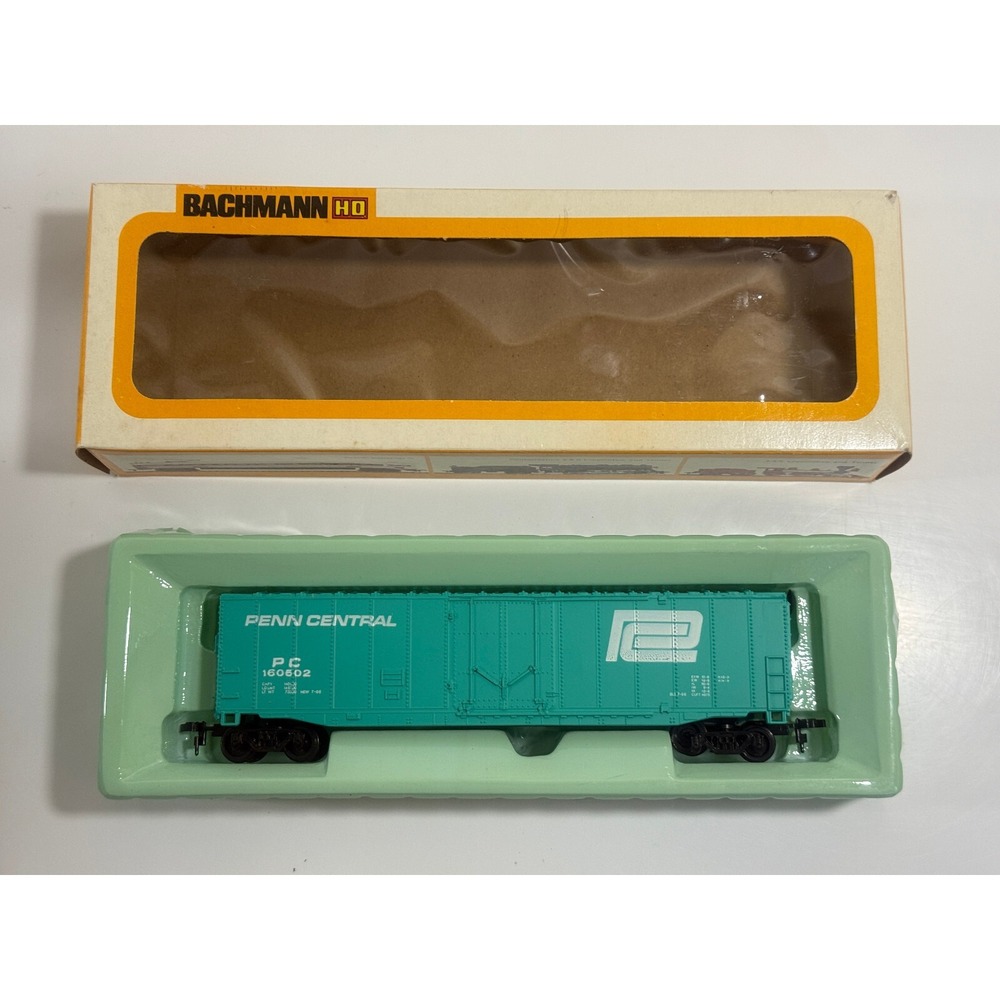 Penn Central/PC 51' Boxcar HO Scale Bachmann Hornhook Couplers Car #160502